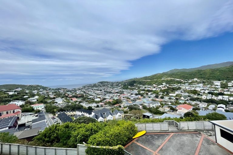 Photo of property in 17 Bay Lair Grove, Island Bay, Wellington, 6023