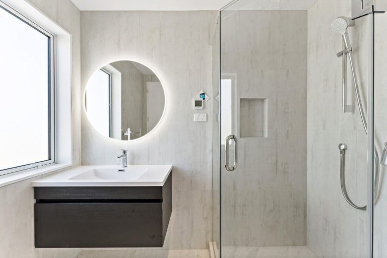 Photo of property in 17 Resnik Crescent, 0810