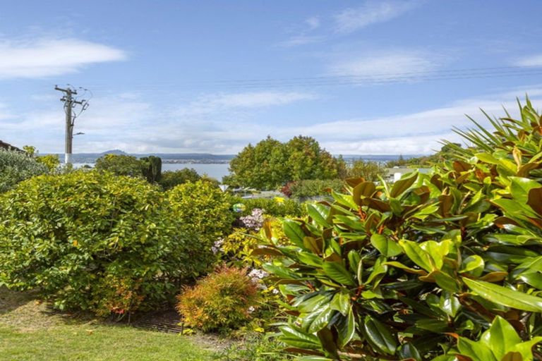 Photo of property in 2/8 Kinder Street, Acacia Bay, Taupo, 3330