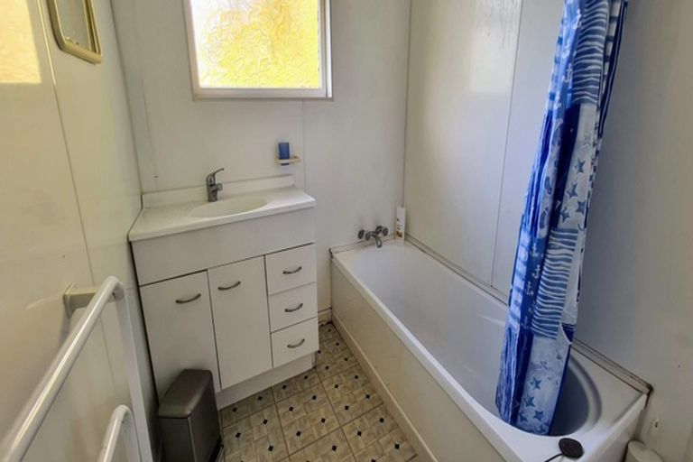 Photo of property in 5 View Street, Maungaturoto, 0520