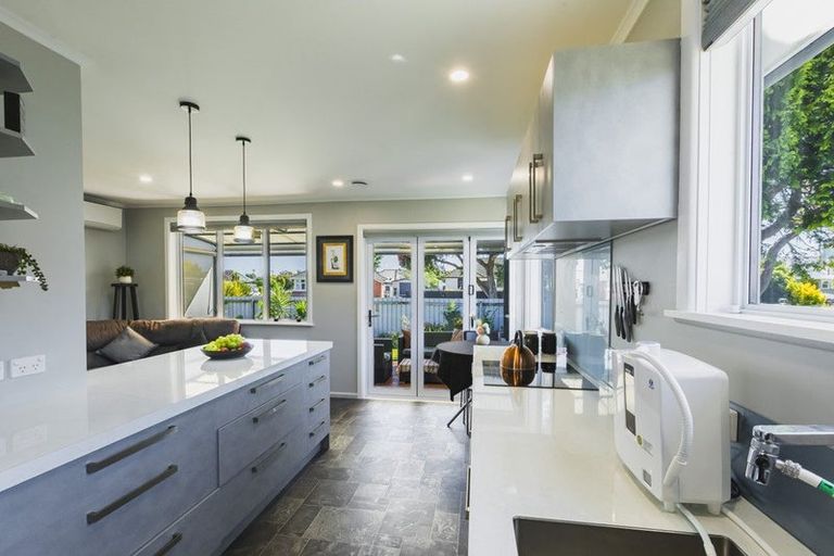 Photo of property in 61 Williams Street, Marewa, Napier, 4110