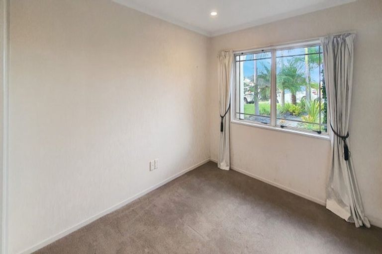Photo of property in 9 Lorikeet Place, Unsworth Heights, Auckland, 0632