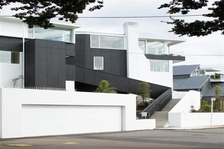 Photo of property in 25 Salamanca Road, Kelburn, Wellington, 6012