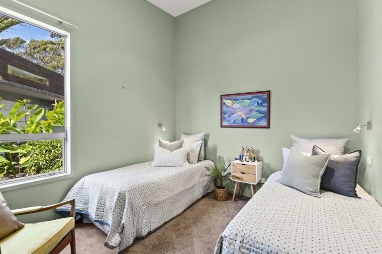 Photo of property in 13 Shearer Drive, Oakura, 4314