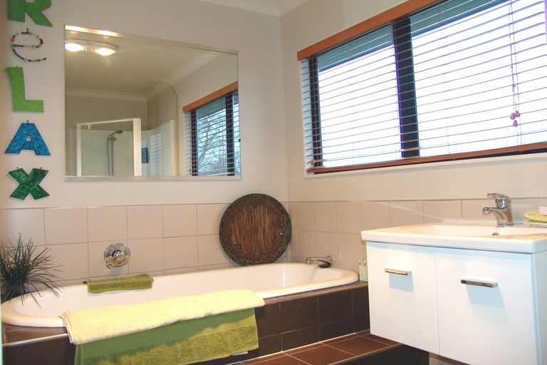 Photo of property in 121 Leger Grove, Te Awamutu, 3875