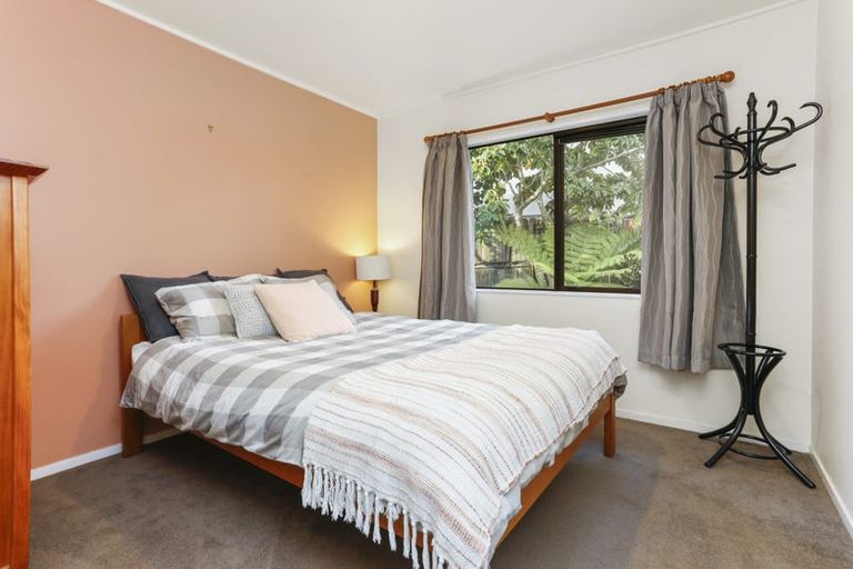 Photo of property in 2/23 Gwenand Place, Botany Downs, Auckland, 2010