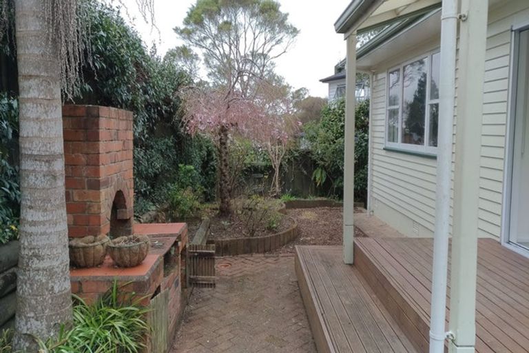 Photo of property in 19 Orion Place, Hillcrest, Auckland, 0627
