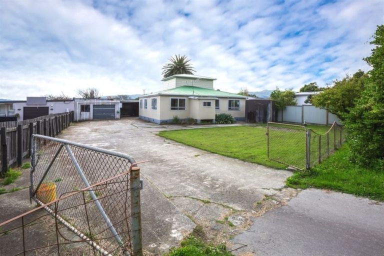 Photo of property in 25 Paekakariki Hill Road, Pauatahanui, Porirua, 5381