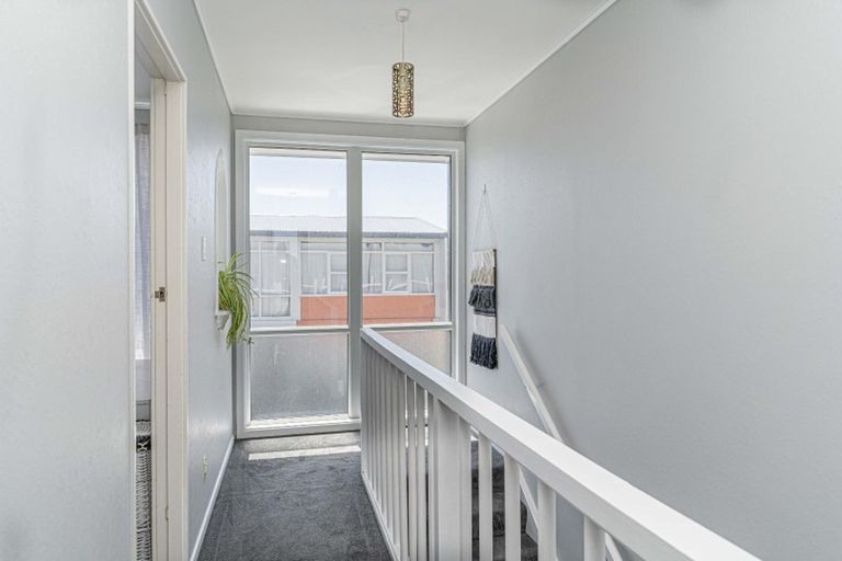 Photo of property in 4/55 Apu Crescent, Lyall Bay, Wellington, 6022