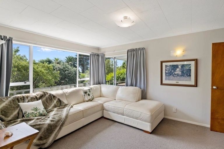 Photo of property in 28 Field Way, Waikanae Beach, Waikanae, 5036