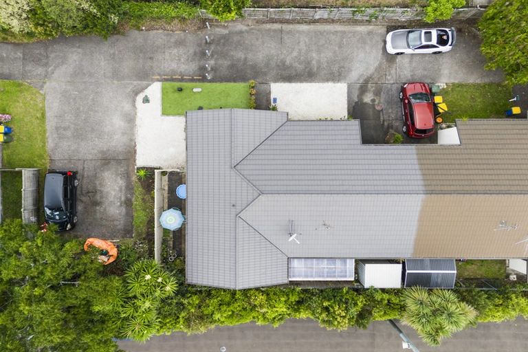 Photo of property in 10/17 Neta Grove, Henderson, Auckland, 0612