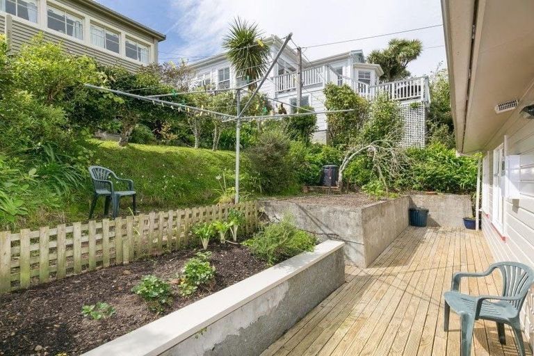 Photo of property in 2a West Road, Northland, Wellington, 6012