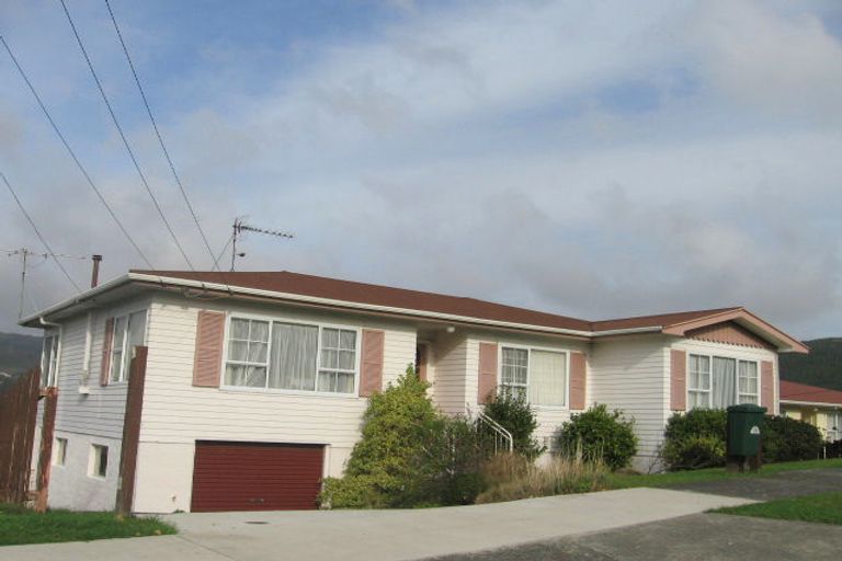 Photo of property in 48 Saint Johns Terrace, Tawa, Wellington, 5028