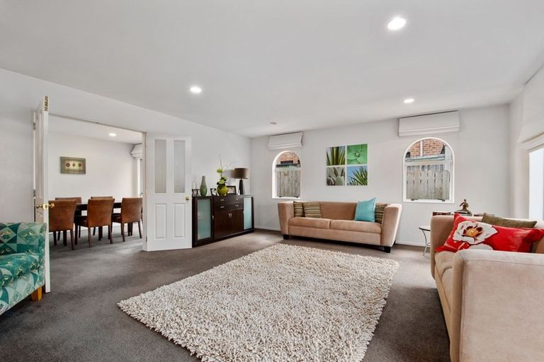 Photo of property in 11 Kahala Place, West Harbour, Auckland, 0618