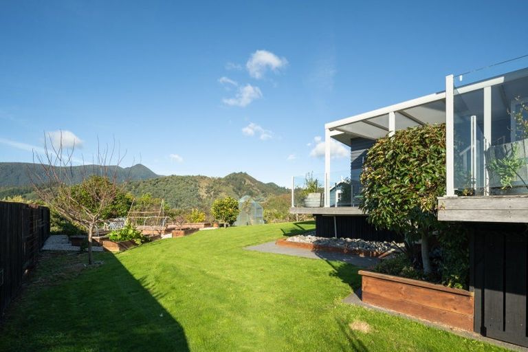Photo of property in 33 Harbour View Heights, Picton, 7220