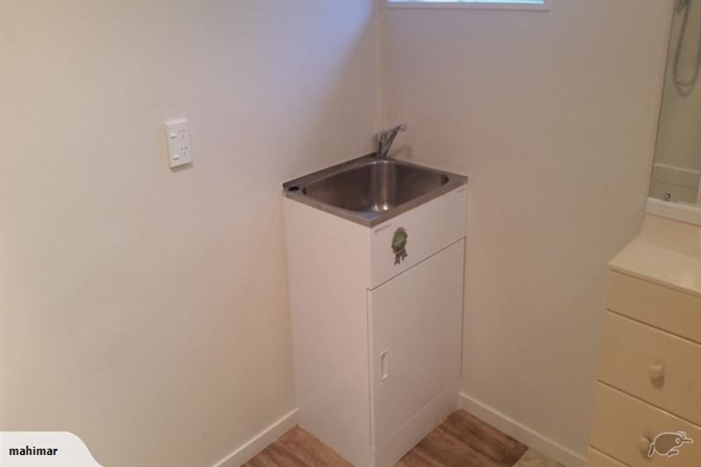 Photo of property in 127 Hobsonville Road, West Harbour, Auckland, 0618