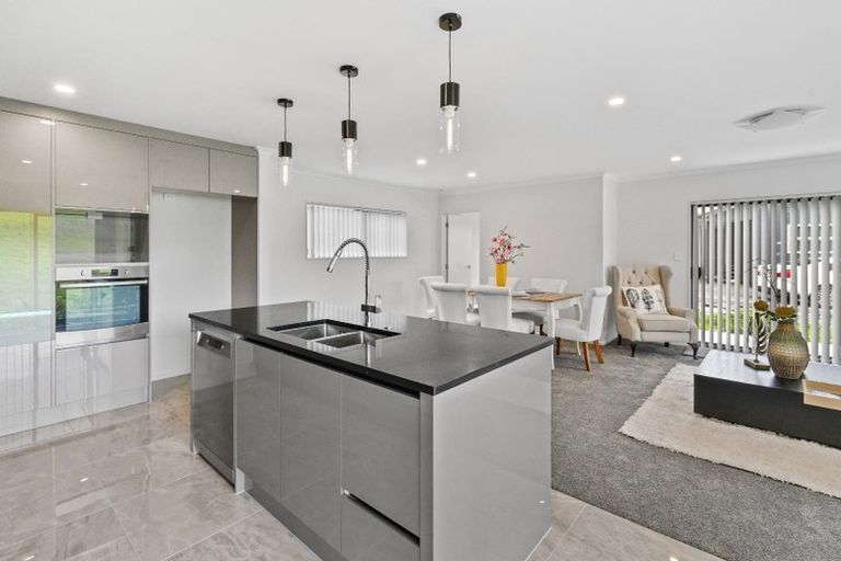 Photo of property in 10 Ambedkar Way, Pukekohe, 2120