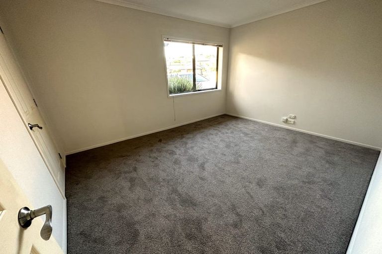 Photo of property in 19 Ballymore Drive, Pinehill, Auckland, 0632