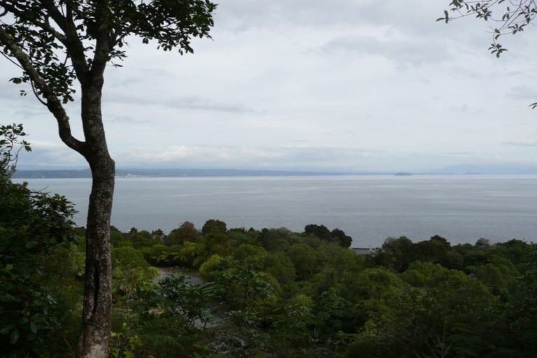 Photo of property in 44 Whakamoenga Point, Acacia Bay, Taupo, 3385