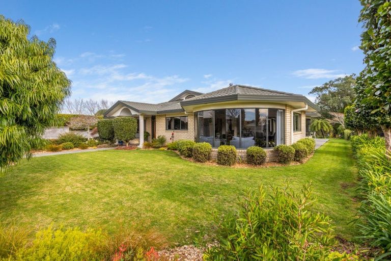 Photo of property in 22 Kinross Drive, Merrilands, New Plymouth, 4312