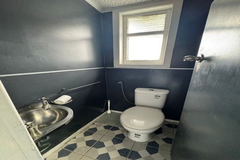 Photo of property in 109 Woodglen Road, Glen Eden, Auckland, 0602