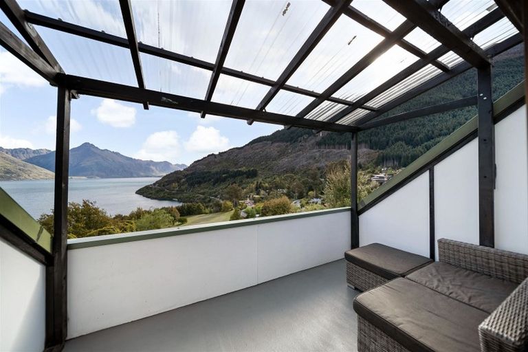 Photo of property in 24b Mckerrow Place, Sunshine Bay, Queenstown, 9300