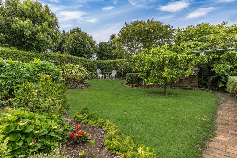 Photo of property in 26 Kiwi Esplanade, Mangere Bridge, Auckland, 2022