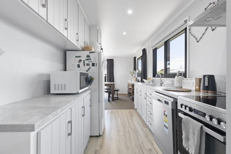 Photo of property in 7 Colonial Place, Kelvin Grove, Palmerston North, 4414