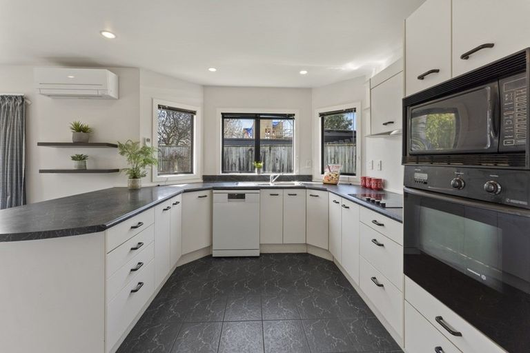 Photo of property in 22 Granville Street, Silverstream, Upper Hutt, 5019