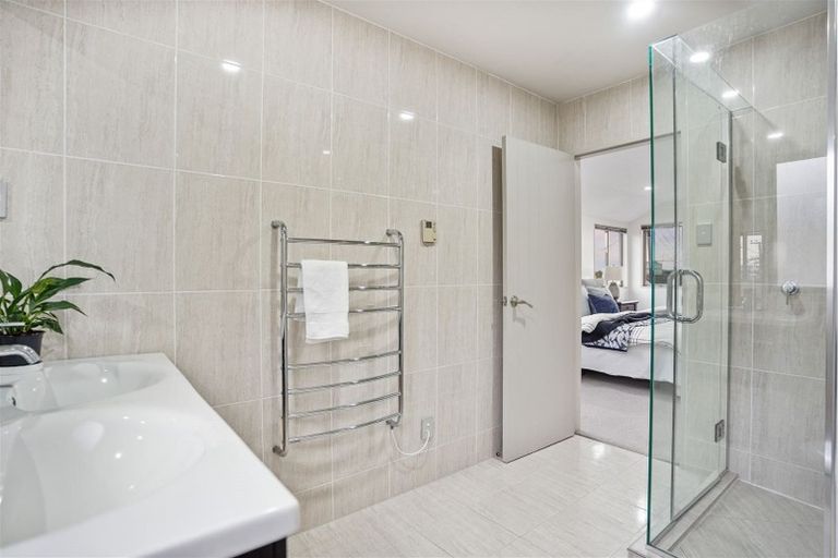 Photo of property in 23 East Coast Road, Milford, Auckland, 0620