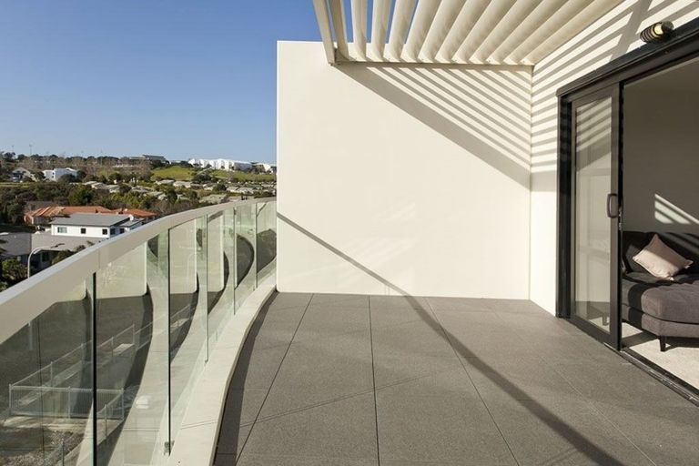 Photo of property in Apollo Apartments, 409/46 Rosedale Road, Rosedale, Auckland, 0632