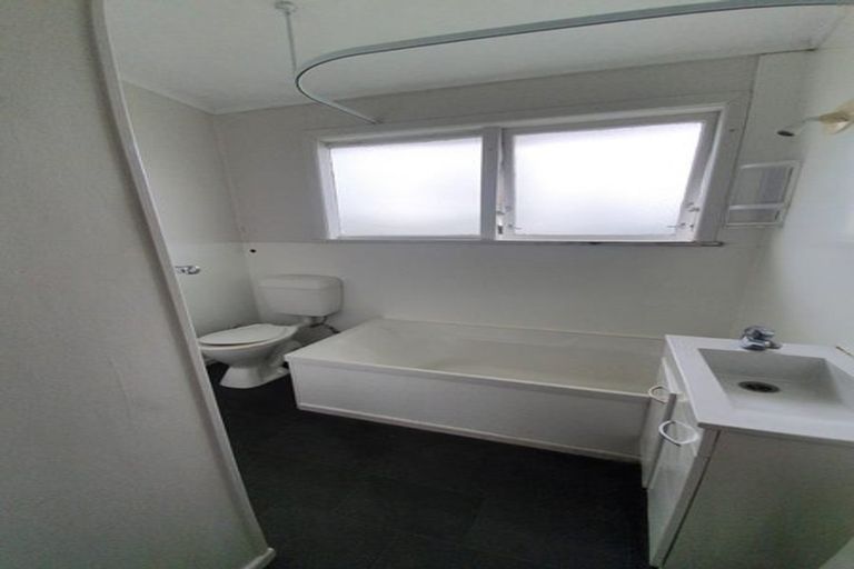 Photo of property in 2/312 Massey Road, Mangere East, Auckland, 2024