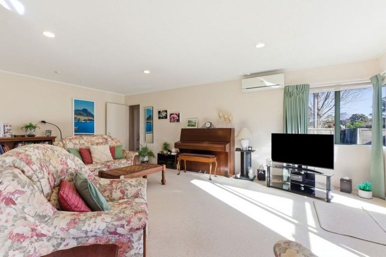 Photo of property in 8 Webb Place, Papamoa Beach, Papamoa, 3118