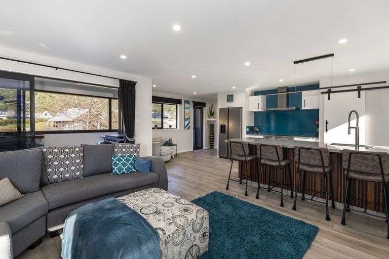 Photo of property in 15 Beach Road, Waikawa, Picton, 7220