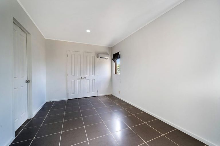 Photo of property in 5/17 Neta Grove, Henderson, Auckland, 0612