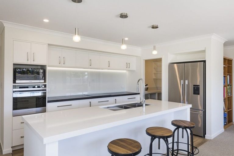 Photo of property in 2 Hydrangea Lane, Milson, Palmerston North, 4414