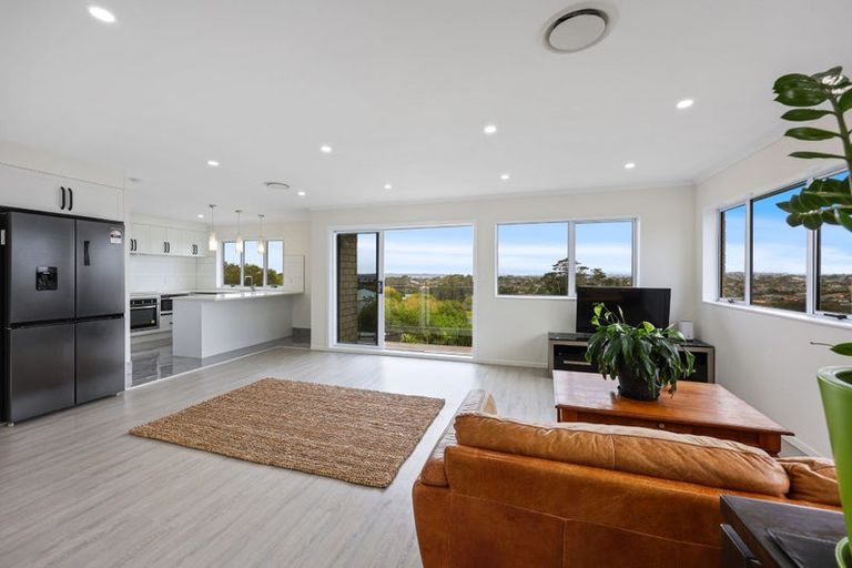 Photo of property in 85c Lake Panorama Drive, Henderson Valley, Auckland, 0614