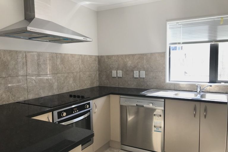 Photo of property in 16 Andover Way, Goodwood Heights, Auckland, 2105