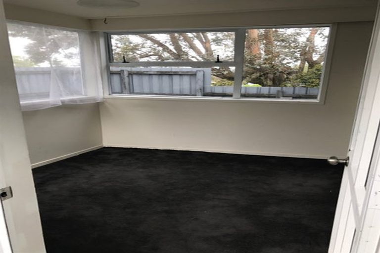Photo of property in 53 Target Road, Totara Vale, Auckland, 0629