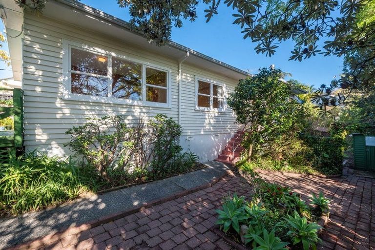 Photo of property in 64 County Road, Torbay, Auckland, 0630