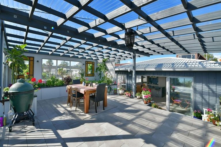 Photo of property in 112a Pacific Parade, Army Bay, Whangaparaoa, 0930