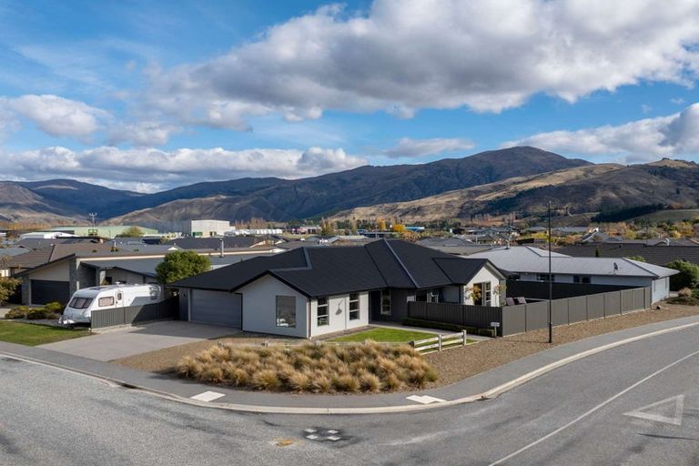 Photo of property in 14 Stowell Drive, Cromwell, 9310