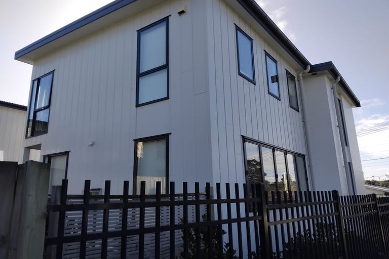 Photo of property in 38a Links Road, New Lynn, Auckland, 0600