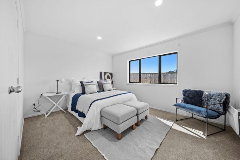 Photo of property in 1 Molesworth Street, Carterton, 5713