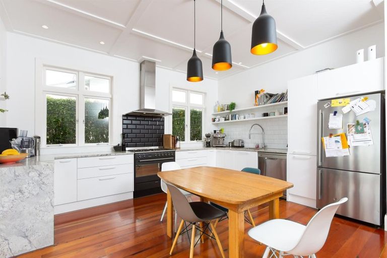 Photo of property in 16 Formby Avenue, Point Chevalier, Auckland, 1022