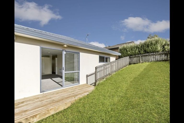 Photo of property in 25 Quincey Place, Massey, Auckland, 0614