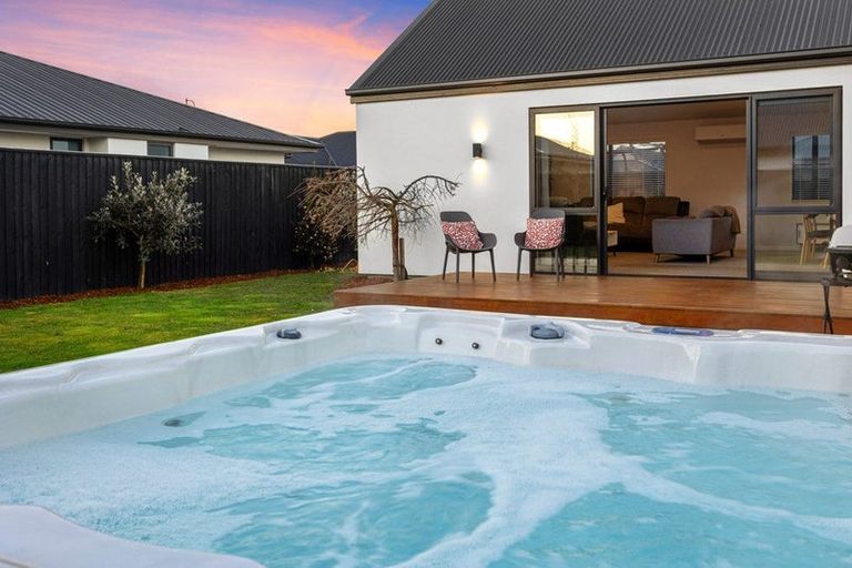 Photo of property in 14 Chatsworth Avenue, Rangiora, 7400