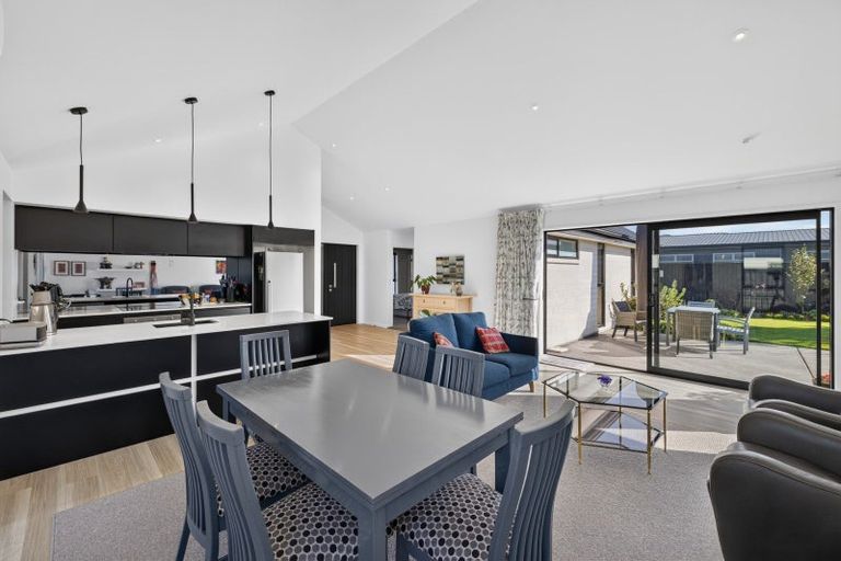 Photo of property in 16 Chatsworth Avenue, Rangiora, 7400