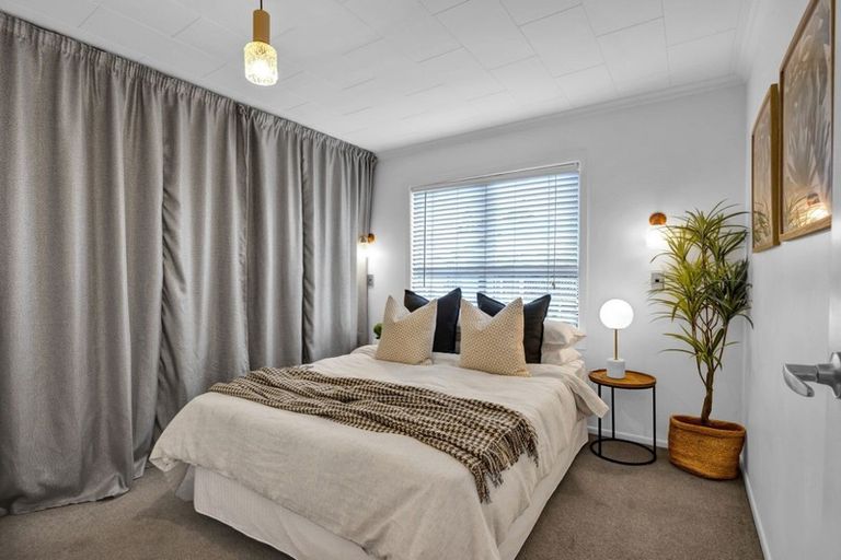 Photo of property in 1/246 Courtenay Street, Strandon, New Plymouth, 4312