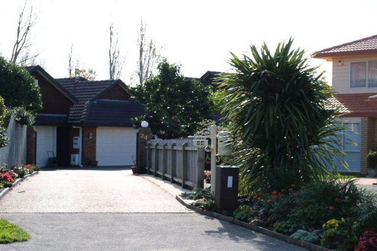 Photo of property in 24 Yarlside Place, Northpark, Auckland, 2013